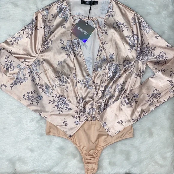 MISGUIDED Satin Floral Bodysuit-Blush - Picture 14 of 14
